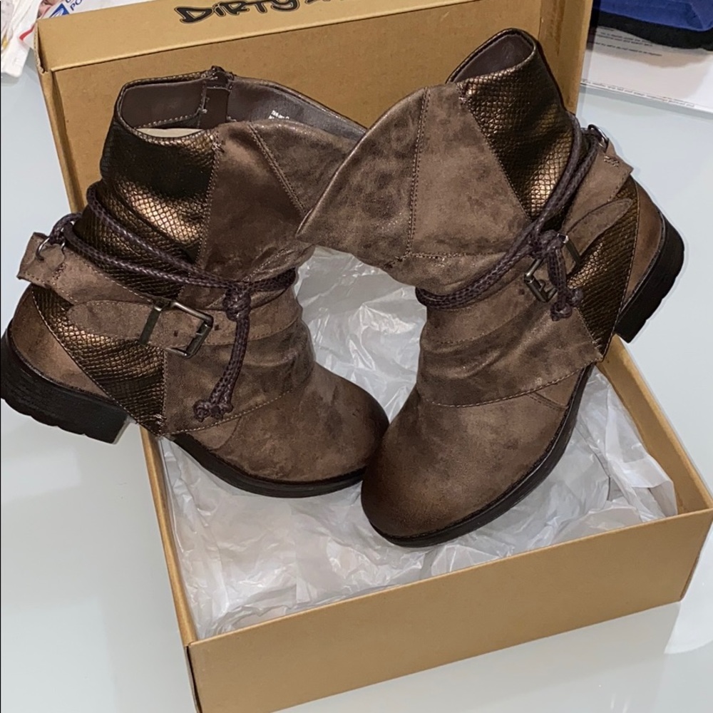 👢DIRTY LAUNDRY👢